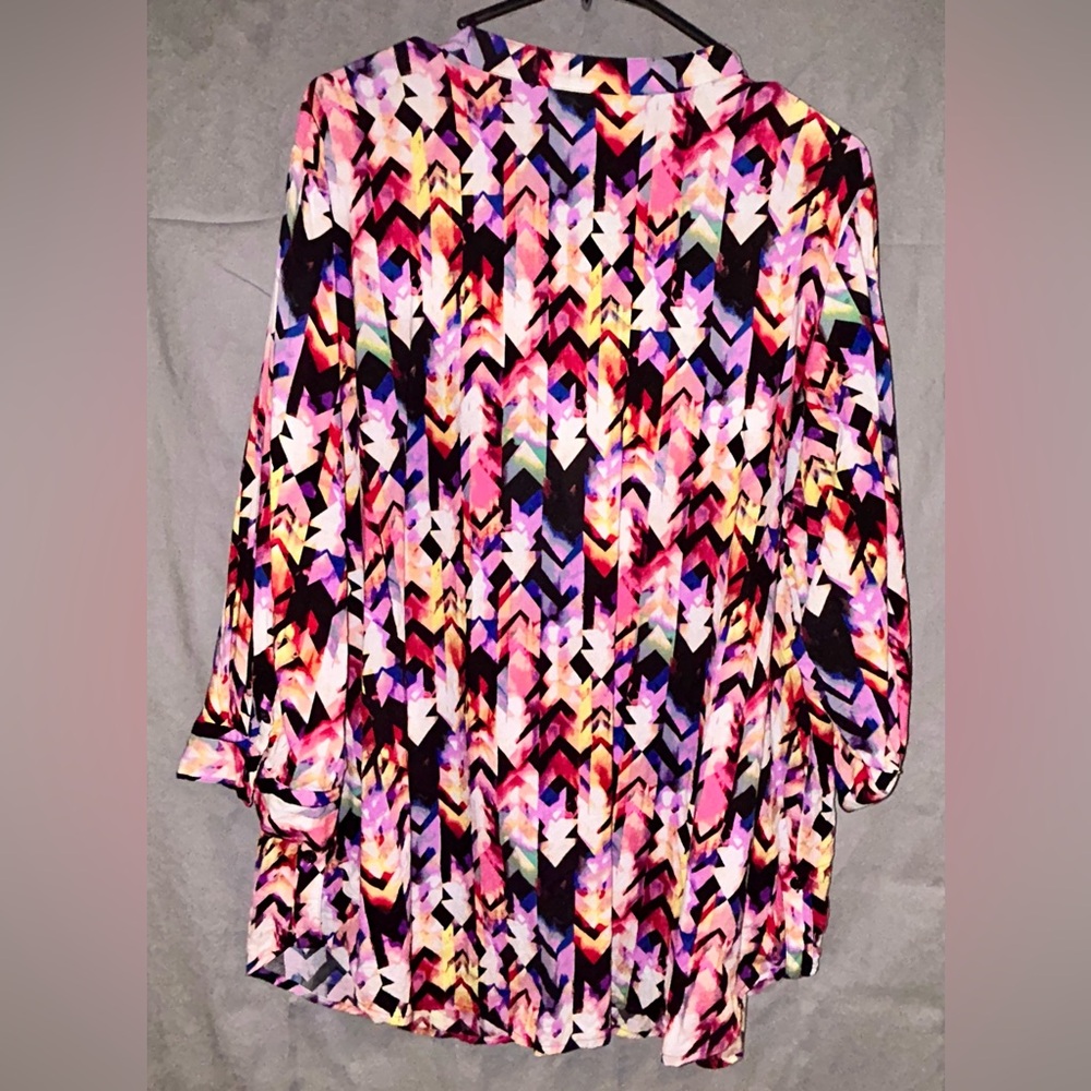 Avenue 18/20 Colorful Blouse - Picture 4 of 5